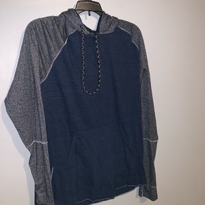 Men’s lightweight hooded long sleeve t-shirt